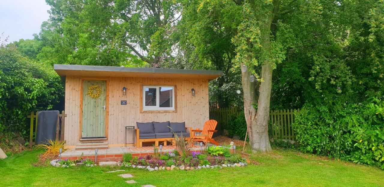 Lilac Cottage Cabin Swafield Exterior photo
