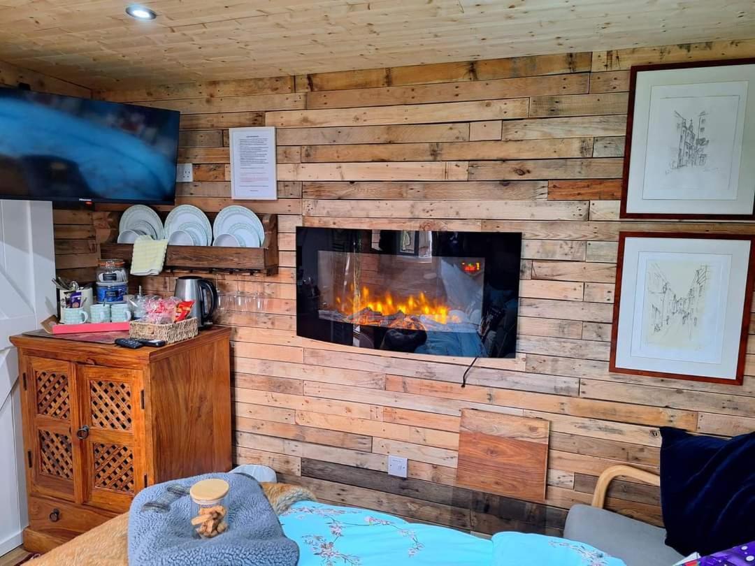 Lilac Cottage Cabin Swafield Exterior photo